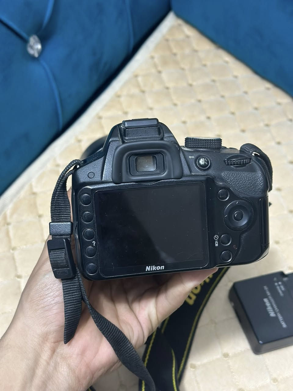 سلام عليكم كأمره نيكون 3200كامره نضافه فول تحتوي عله عدسه رياضي ملحقات كامله جنطه شاحنه رام مكان كربلاء السعر قيم بل يرضه بي الله ***********
