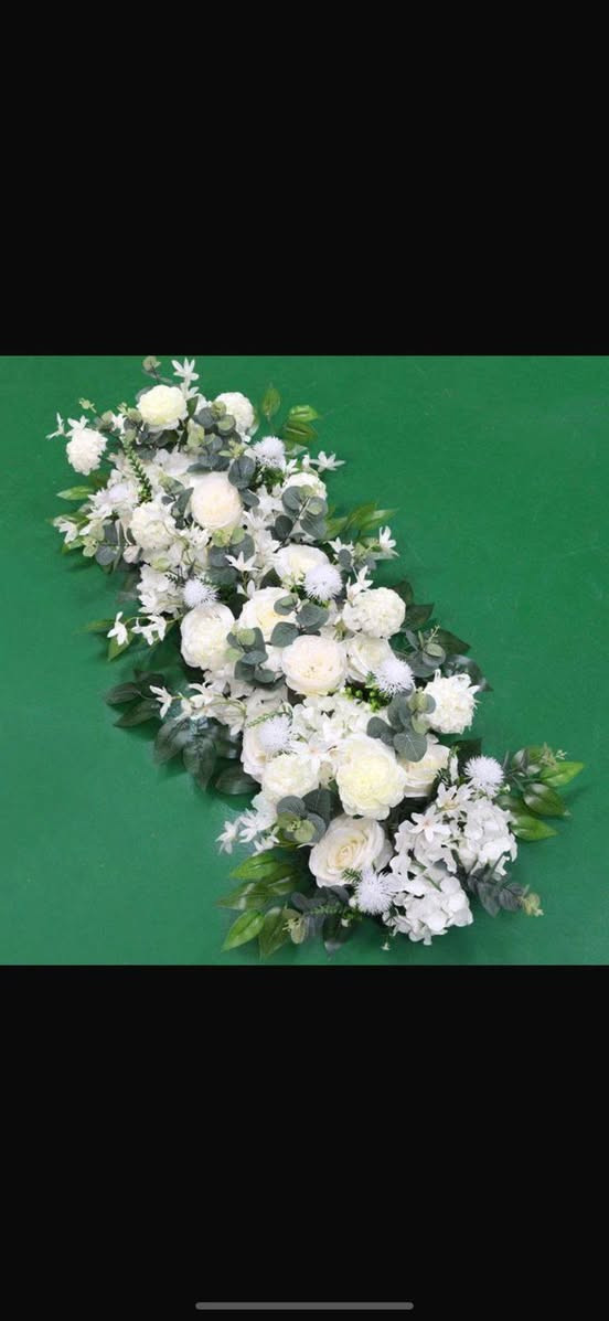 السلام عليكم  يتوفر لدينا ورد طبيعي 
وورد صناعي 
 وورد امتار صناعي ومسكات تخرج ومسكات أعراس 
 واكسسوارت جمله  حسب الطلب توجد خدمة توصيل بغداد وباقي المحافظات للحجز 
***********
