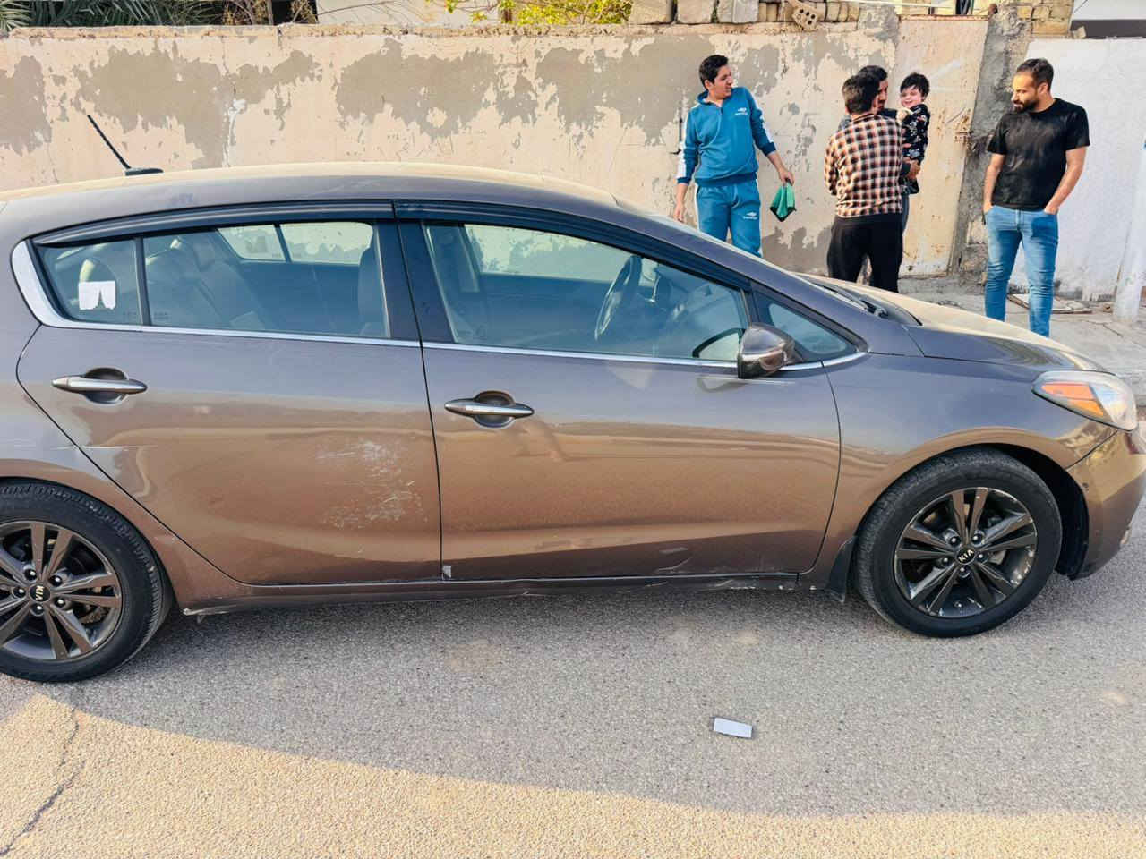 السلام عليكم  كيا فورتي 5 هاج باك موديل ٢٠١٤ وارد  للبيع    ..رقم بغداد انكليزي  فول مواصفات  
- حجم المحرك 1800  GDi
‎2- سلايد فتحة بالقمارة 
‎3-بصمات بالابواب والصندوك وبصمة تشغيل 
‎4- نظام ترحيب عند الاقتراب من السيارة في اليدات 
‎5-  اشاير بالمري 
‎ويل كب حجم16 
7- لايت امامي عدسة + زنون بلادي 
‎+ لد امامي + بلوجكتر   
‎_8 تحكم ستيرن اربع جهات +تدفئه+ كروس سرعة 
9_ نظام  قيادة سبورت+ نورمال كومفورت  ايكو 
‎10_كشن السايق كهربائي  ميموري حفظ وضعيات + كشنات جلد 
‎ تدفئة بالكشنات تبريد بالكشنات  الكشن الخلفي ثلاث قطع وقلاب وتدفئه 
‎سعرهه107 وبيها مجال 
‎السيارة اعلى فئة بالفورتي مواصفات فول الفول واحد على واحد EX 
رقم ***********
 المكان بغداد حي الجهاد
