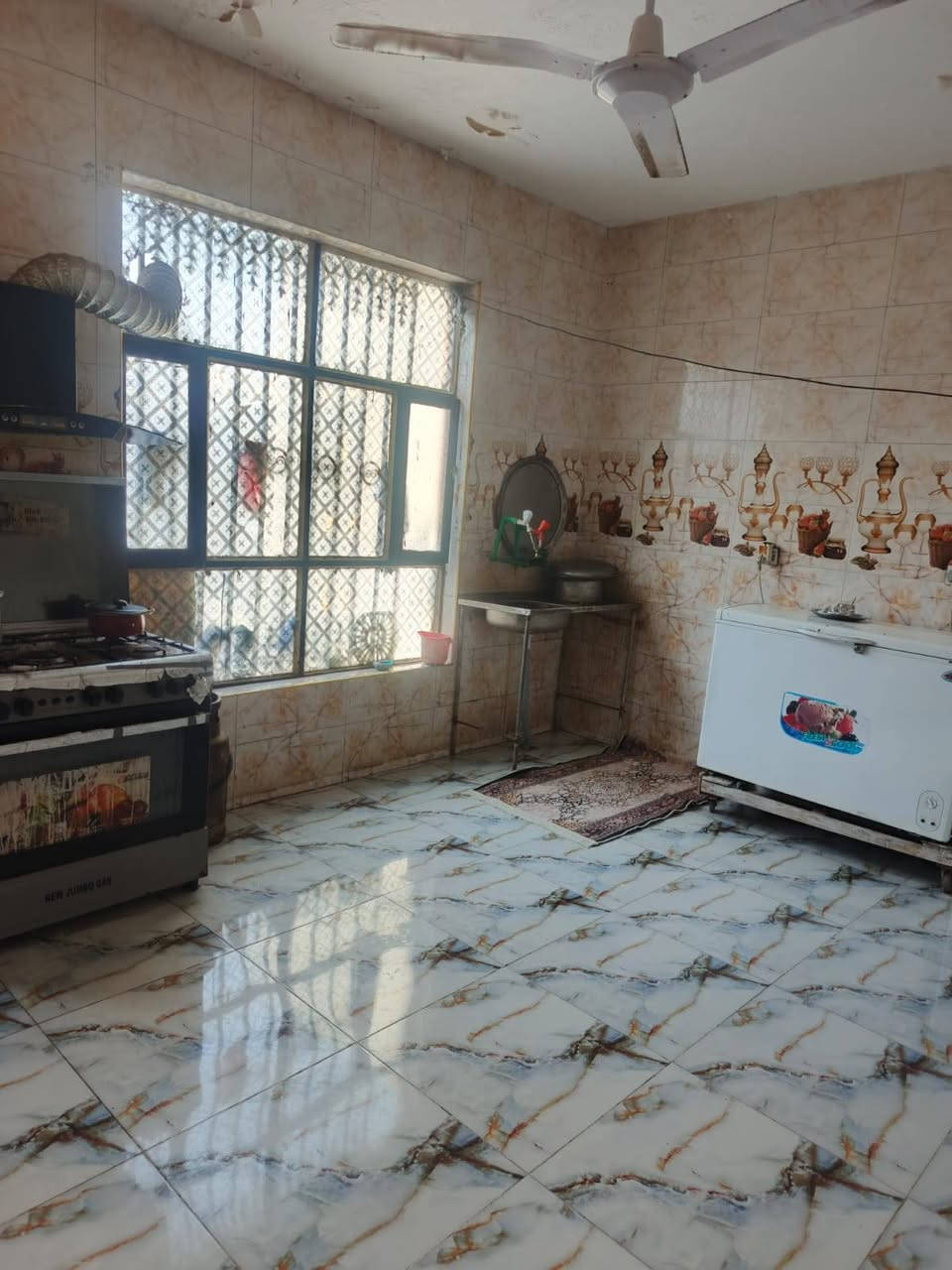 سلام عليكم
بيت زراعي سند ٢٥ مشمول بتطويب
مساحة 200م
استقبال وصاله ومطبخ وصحيات كله سيراميك جديد
غرفتين نهايته مامبنيات
عنوان نهايه شارع ٣٠ البو جاسم عبر المشروع من جهه جامع زين العابدين
***********
