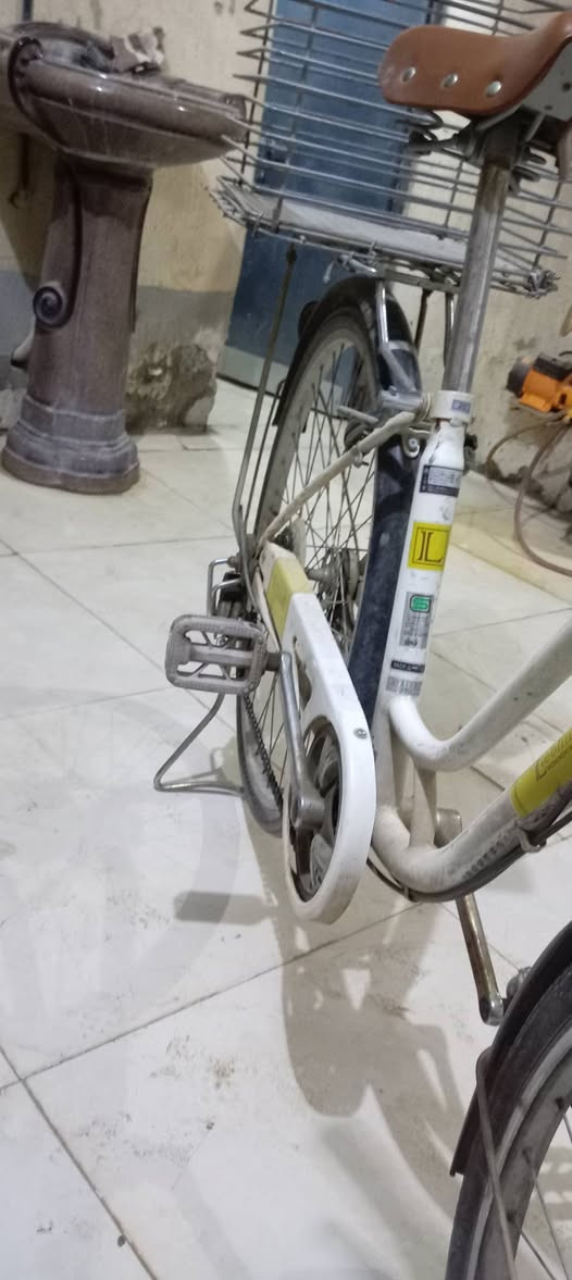 للبيع السعر ٧٥ مال حاوية الحجم ٢٦ كامل ما ناقصه شي للاتصال *********** بيه واتساب
