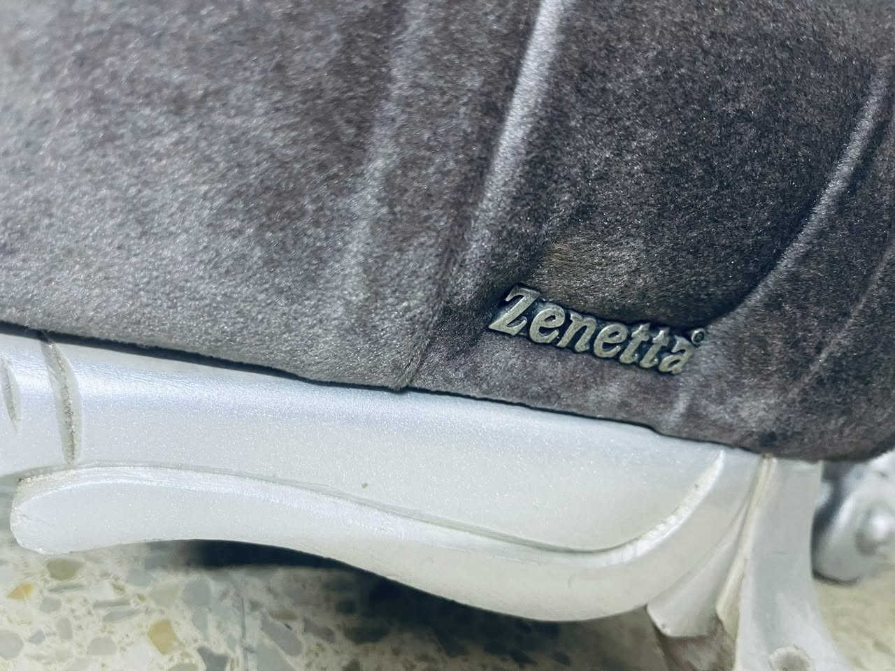 تخم ٣ قنفات كبار وأثنين صغار يعني عشر مقاعد تركي ماركه مع برداته مع الطبلات الشرايه صدوك تدخل خاص@أشاره الجميع


**إذا كنت صاحب هذا الإعلان وتريد حذفه لأي سبب، رجاءا أرسل رسالة إلى الدعم الفني**