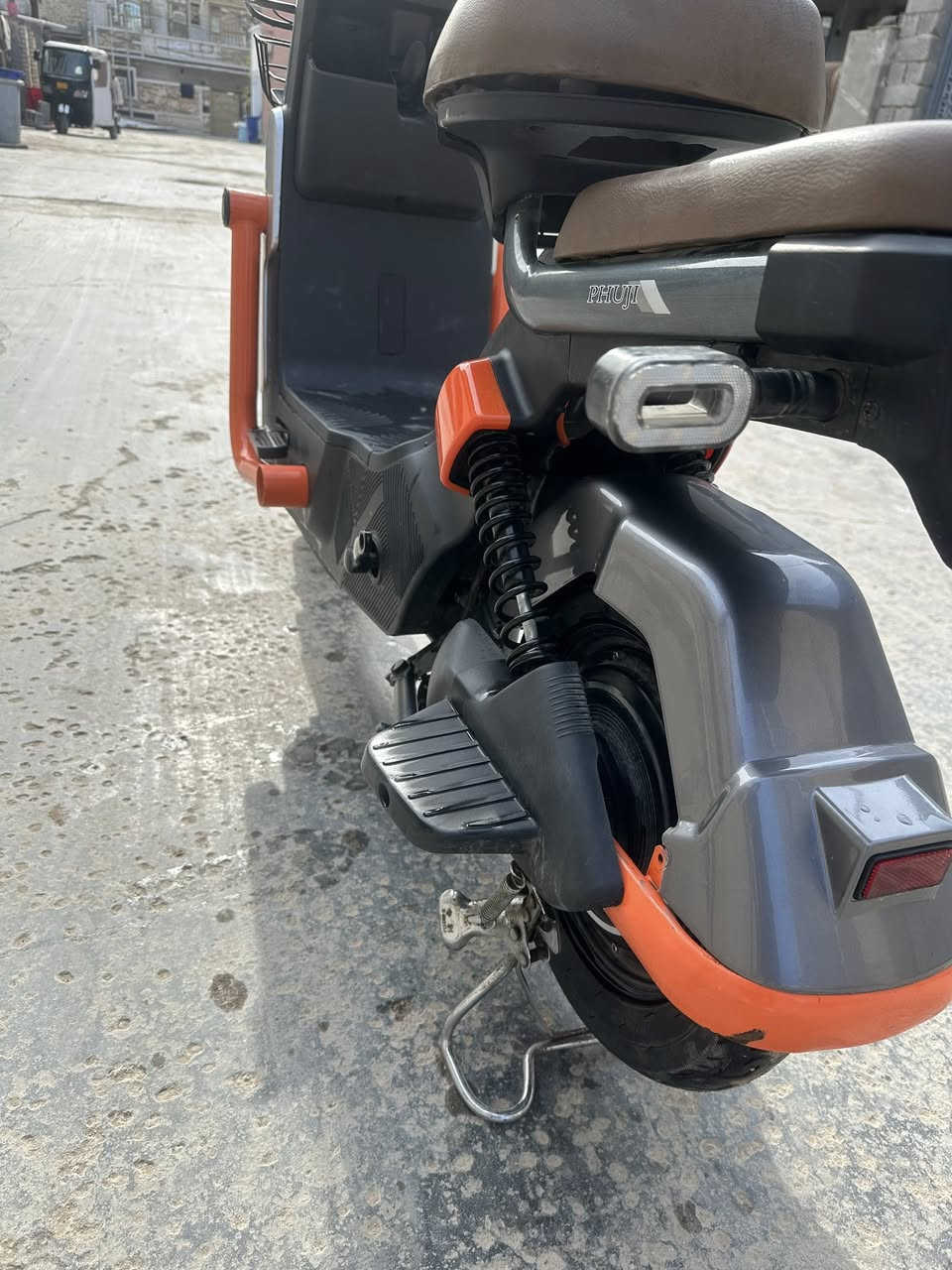 سلام عليكم دراجة للبيع شحن مستعجل على بيعها 275 وبيها مجال***********
