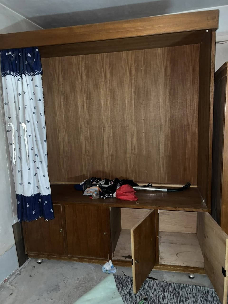سلام عليكم عندي هاي ٢كنتور ساج نضيف جدا واحدمن كنتور٣باب واحدالتاني ٤باب سعركل ١٠٠الف وبي مجال عنوان سليماني ***********واتساب ***********واتساب
