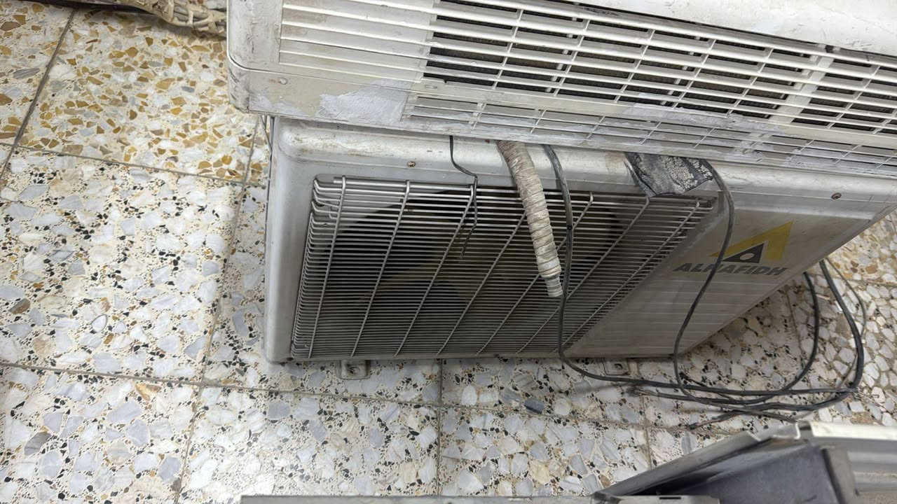 سلام عليكم سبالت للبيع العدد ثنين الكنتوري طنين وثلث بدون غاز السعر 600
***********
