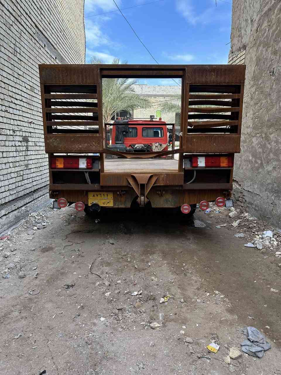 للبيع ناقلة فالفو دبل قمارة فلات ٢٠ طن رقم اربيل موديل 2000تبريد تدفئة جام كهربائي  كير ٦ نمر محرك ٦ سلندر  خير من الله /***********/***********/*********** مكاني بغداد/ او مراوس بسيارة خصوصي
