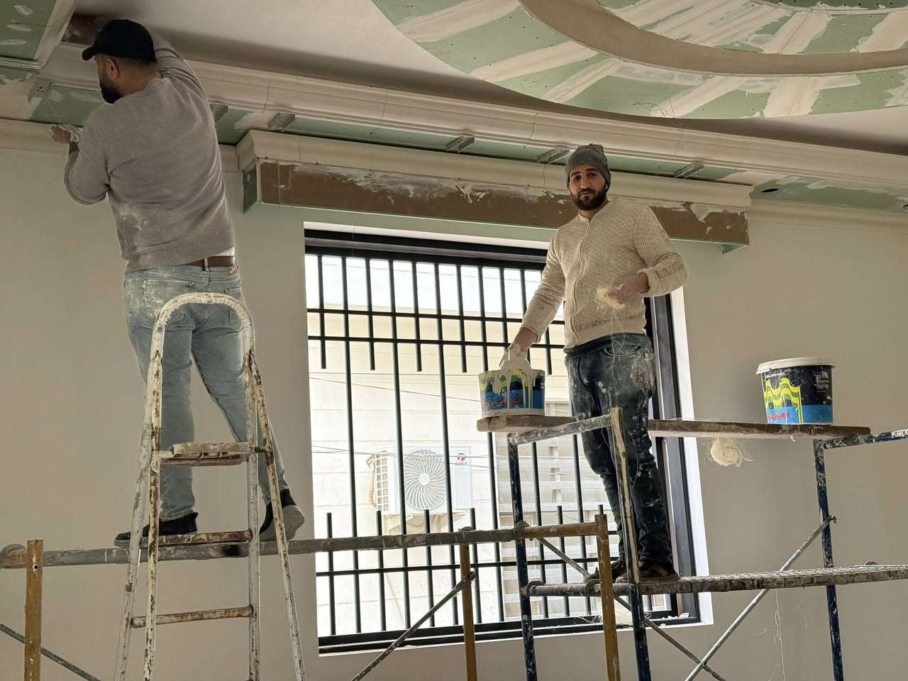 ✨ من مراحل العمل إلى النتيجة النهائية ✨

نشارككم جزء من شغلنا أثناء التنفيذ، لأن نؤمن إن التفاصيل هي اللي تصنع الفرق 👌

📍 تنفيذ: ديكور داخلي
🎨 تصميم وتنفيذ حسب الطلب
🛠️ العمل بإشراف فريق محترف
🌪️سحبات ملكية

📩 للحجز والاستفسار راسلنا على الخاص او الاتصال *********** 

#ديكور #تصميم_داخلي #ديكور_حديث #تشطيبات #ابدا
