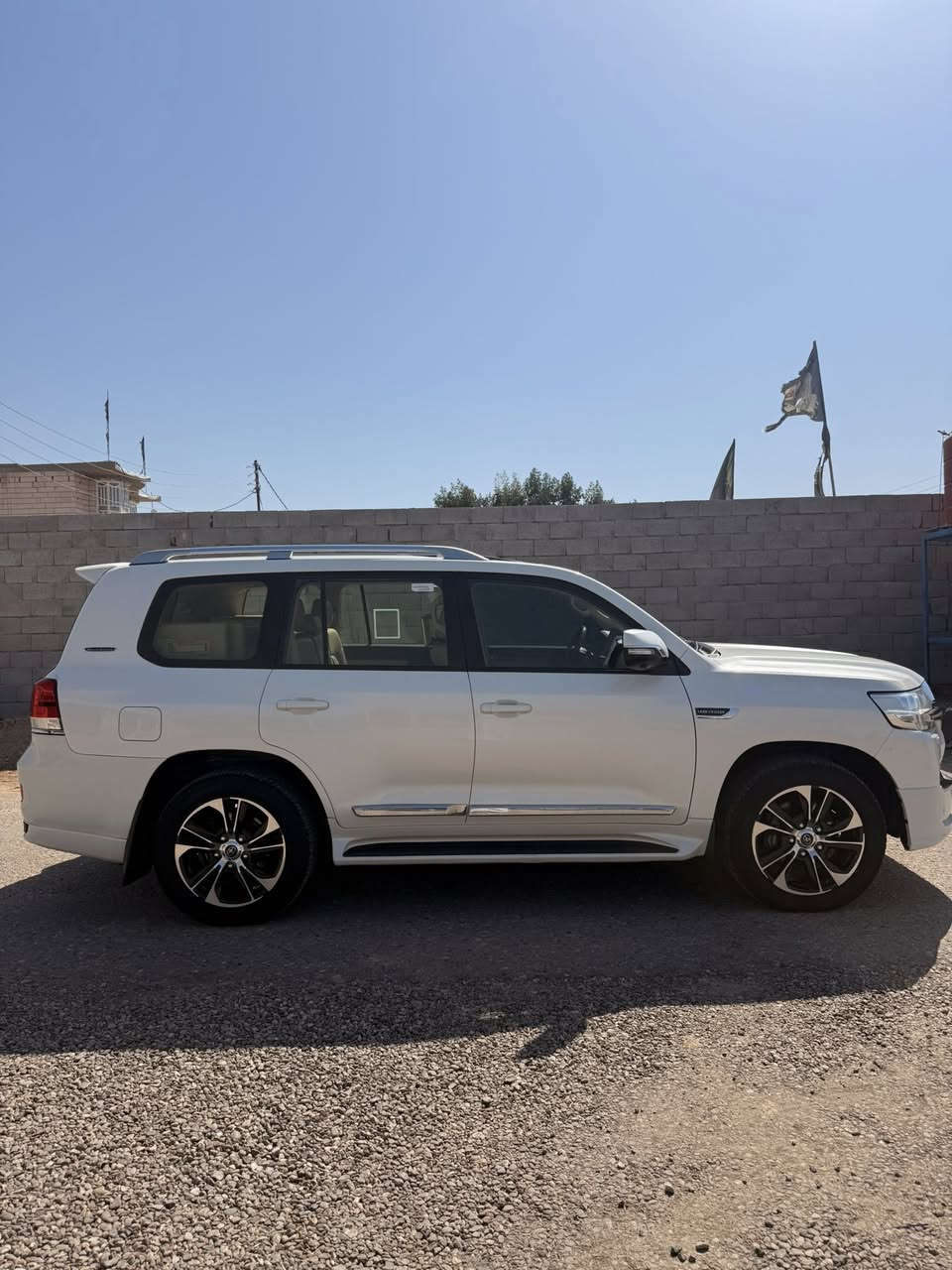 سلام عليكم للبيع لاندكروز موديل 2019 كاز ماشية 147بأسمي تحويل كفاله عامه للاستفسار ***********
