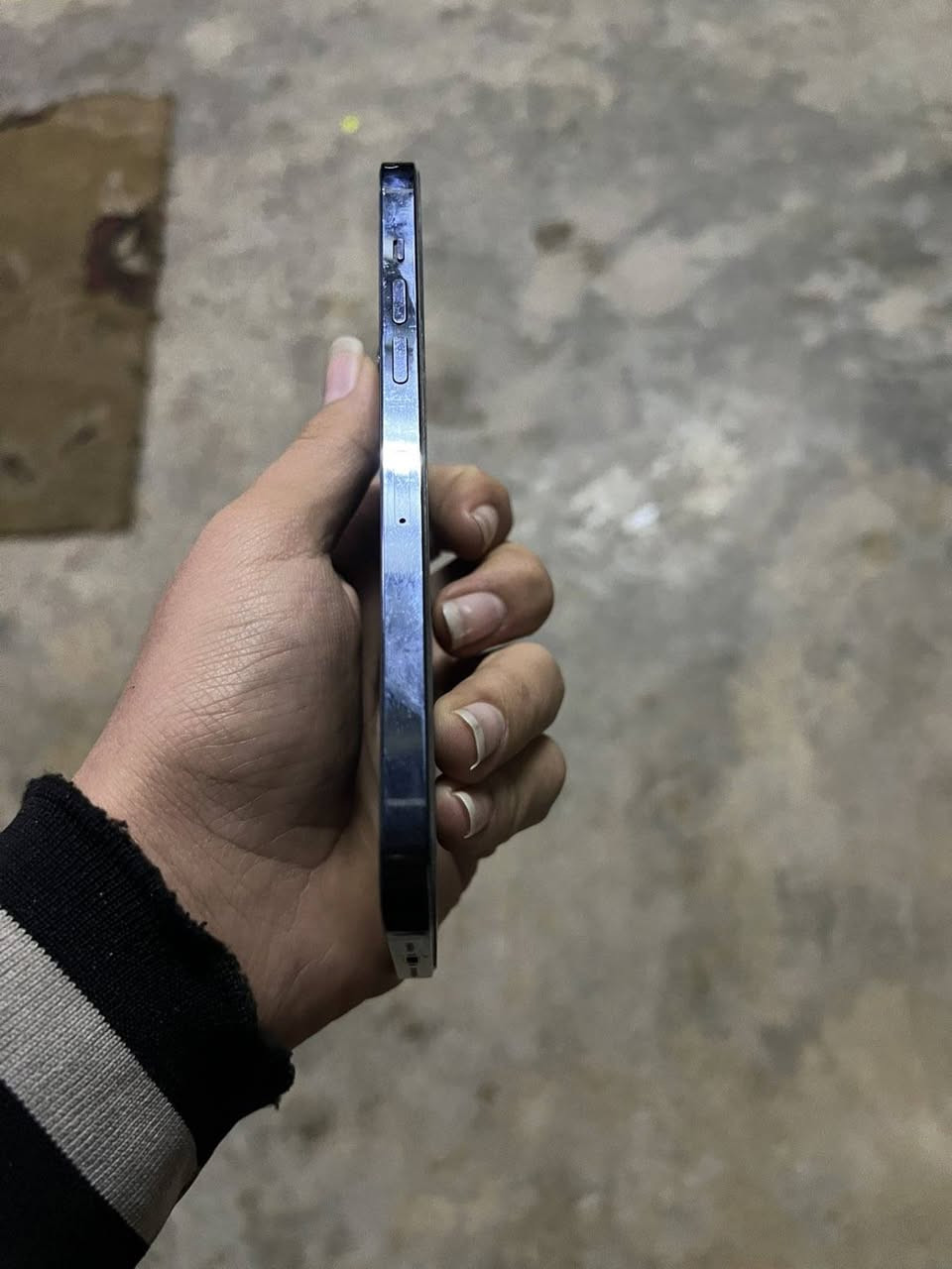 سلام عليكم مبايل ايفون ١٢ برو ماكس للبيع ذاكره ٢٥٦ بطاريه ٧٣ جهاز نضيف حيل بلاد مامفتوح بس شاشه مالته بي سواد وخط صغير فيس ايدي مايشتغل هم سعر (٣٠٠) وبي مجال زين رقم هاتف *********** متواجد خاص واتصال وتحياتي لكم
