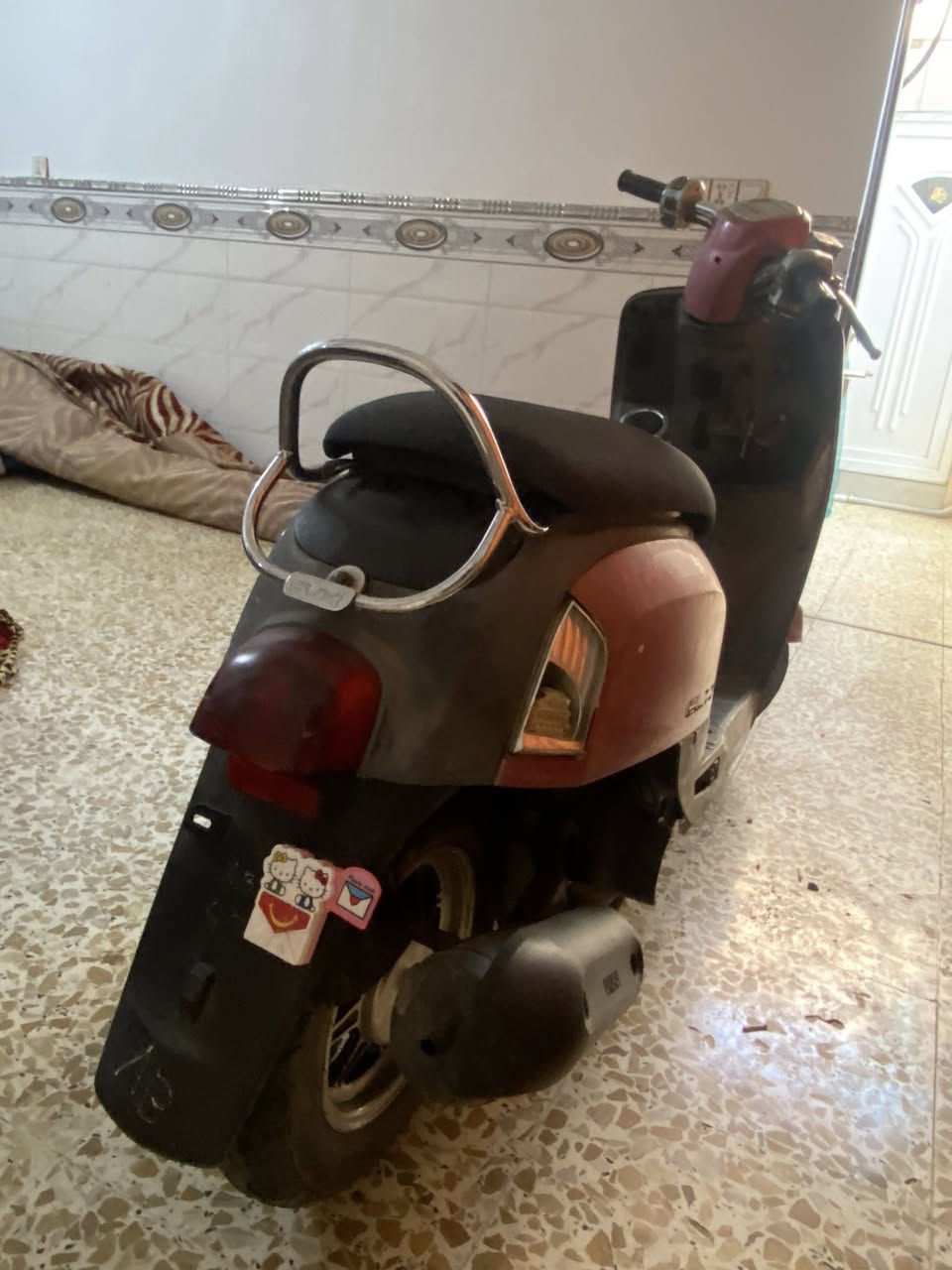 للبيع او مراوس ب ناما.       بوليس ورديه مكفوله عل بلاد برغي ممفتوح منه بيه ويل رياضي دراجه جديده وماستعمله هوايه السعر800وبيه مجال 
اتصال ***********
واتساب ***********
