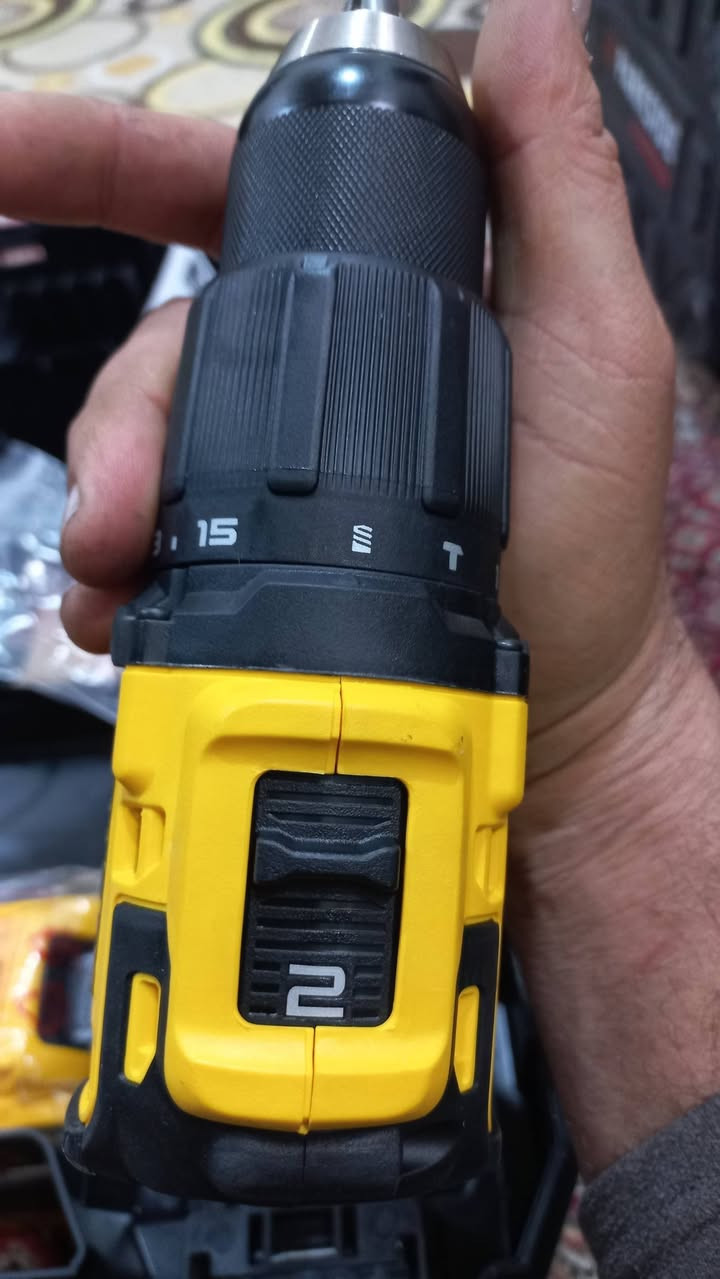 البيع جديد لوك كامل دبل بطارية مع شاحنه  مع جنطه   سعره  275 الف  رقم بي واتساب  ***********
