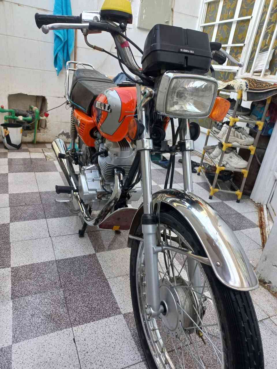 سلام عليكم درجه ارشه نضيفه. برغي ما مفتوح بيه. شلعته تخبل  نضفته كدام عينك أوراقه بسمي نفس السعه نحوله وتجي طبق الوراق عليه. سعره 600قفل  مكاني كربلاء *********** متواجد وتساب.
