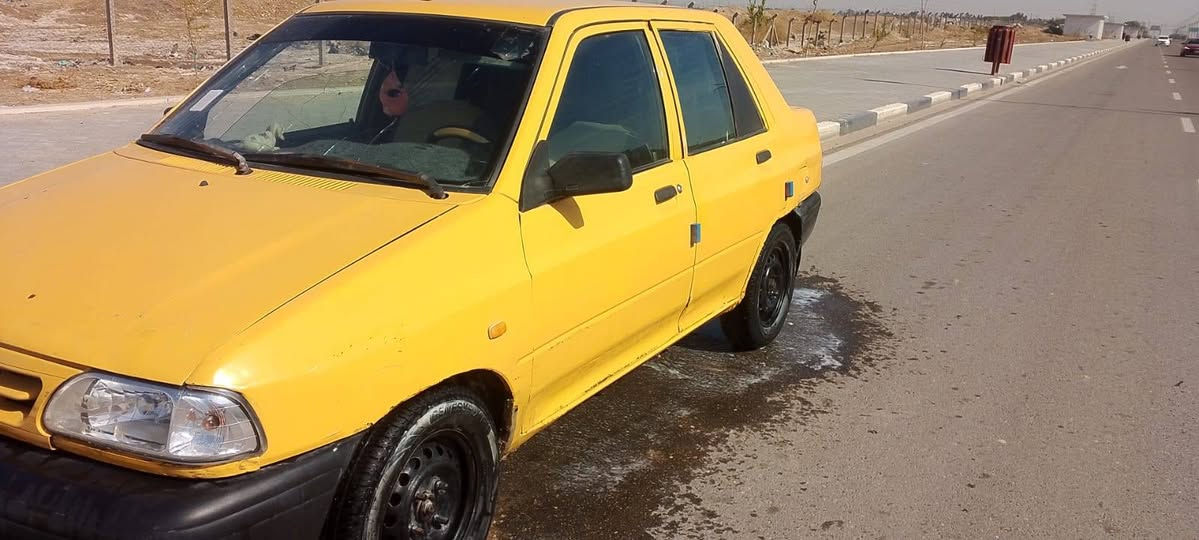 اخوي موديل 2015 نظيفه تبريد يشتغل حداديه جديده تايرات جدد راعيها موجود في السياره عليها هيئه وغرامات 400,000 على اللي يشتري سنوته جديده نهايه 27 سياره جاهزه مناقصه شيءالسعر 23وبيها مجال قليل /***********
