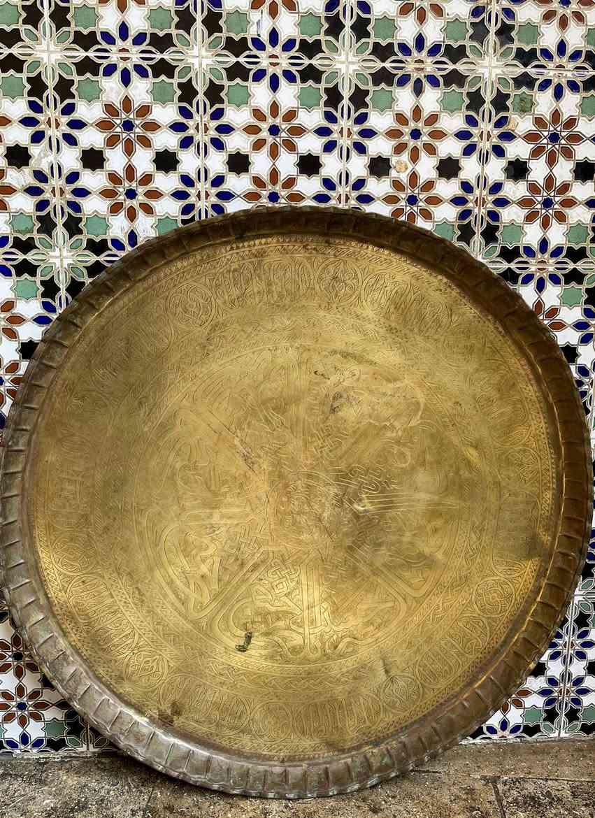 بسم الله ماشاء الله، ولا حول ولا قوه الا بالله، إنما الخير والعوض من عند الله.
............................

رمضان كريم، كل  رمضان وانتم بخير ومتجمعين.

............................

للبيع بإذن الله:

- صينيه نحاس كازوزه، شامي عتيقه، خط ونقش مملوكي مزدوج، تفاصيل تحفه، مقاس ٧٠ سم، وزن تقيل، قديمه جدا أنتيك.

................................

الحمد لله حمدا كثيرا طيبا، نحمده ونشكره على نعمه وفضله علينا.

إستمتعوا معايا، التفاصيل بالفيديو،،،،


**إذا كنت صاحب هذا الإعلان وتريد حذفه لأي سبب، رجاءا أرسل رسالة إلى الدعم الفني**