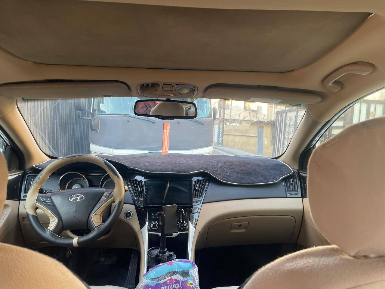 السلام عليكم للبيع سوناتا موديل 2011 كفاله عامه السياره عدا الدعامية الاماميه مصبوغه فقط فول مواصفات بصمه بانوراما كشنات جلد شاشه كأمره إماميه وخلفيه رقم بغداد وارد خليجي محرك 2400 مكان السيآره بغداد الاستفسار الاتصال ***********
