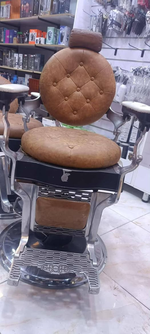 كراسي ملكيات فول نضافه للبيع مكان نجف***********
