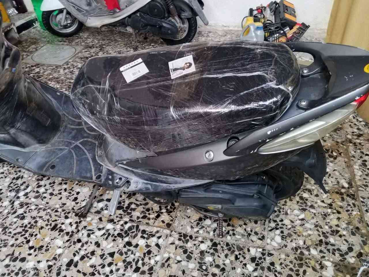 دراجه ماكس مضلع
شغاله سلف و هندر بريكات امامي و خلفي مكينته خير من الله دبلات رياضي  دراجه خير من الله  تايرات جدد 
مكان البصره حي الصدقاء 
سعر 600
رقمي ***********
