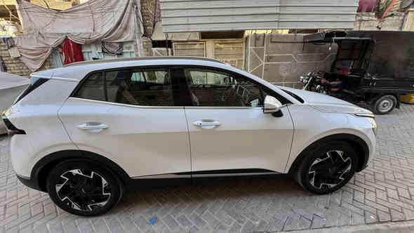 السلام عليكم 

سبورتج ٢٣ للبيع خليجي رقم بغداد بأسمي 
فول مواصفات عدا البانوراما 
سيارة استلام شركة الجاسم ماشية ٣٦

1-بصمة عدد ٢
2-حساسات امامي + خلفي
3-تدفئة ستيرن + كشنات
4-بصمة أبواب 
5-فول تحكم ستيرن
6-تبريد قطعتين 
7-ويل كب عدد ٥
8-أشاير بالمري
9-لايت زينون متحرك + LED
10-ترحيب أبواب 
11-داخل لونين
12-تشغيل عن بعد
13-اوتو هولد
14-شفتات ستيرن
15-درايف مود ٤ وضعيات قيادة
16-هاند بريك بصمة 
17-مانع انزلاق
19-نظام منحدرات 
20-مثبت سرعة 
21-كشنات كهرباء 
22-كاميرا خلفية دوارة 
23-ابل كار بلي
24-مري شفط
وبعد بيها هواي مواصفات 

سيارة بيها بارد بخشم البنيد كد ٥ أصابع فقط 
وبيها رصعة قرب البگ لايت والباقي مكفول كفاله عامة
السعر ( 228 ) وبيها مجال
مكاني بغداد م.الصدر
هـ ***********
