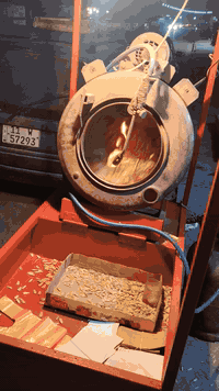 سلام عليكم شوايه مال حب ٢٢٥ المكان الشعب سومر رقم هاتف ***********
