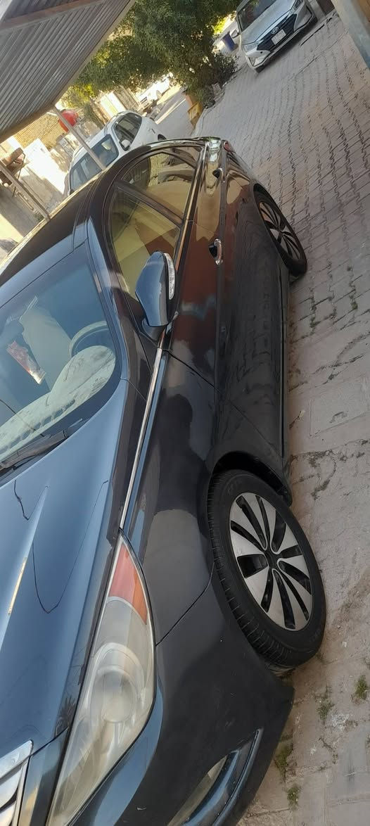 السلام عليكم سوناتا موديل 12رقم كربلاء وارد امريكي بيها اربع مكانات بدون ضربه وتبديل بدون دواخل  السياره جاهزه من كلشي كير ومكينه وحداديه وتبريد جاهزه حجم المحرك 2400مواصفات فول لمتد 1/1مكاني كربلاء السعر 97وبيها شويه مجال للاستفسار ***********
