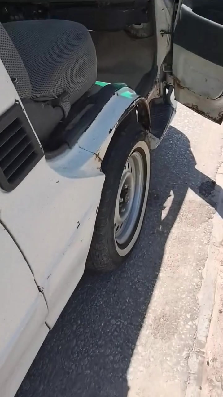 السلام عليكم سياره فتون حره مامطلوبه مكينه توني شادها بالصندوك اريد ابيعها لان عندي شغل ثاني كيراكسن كهريائيات كلهه شغاله السعر 48 النجف الاتصال***********
