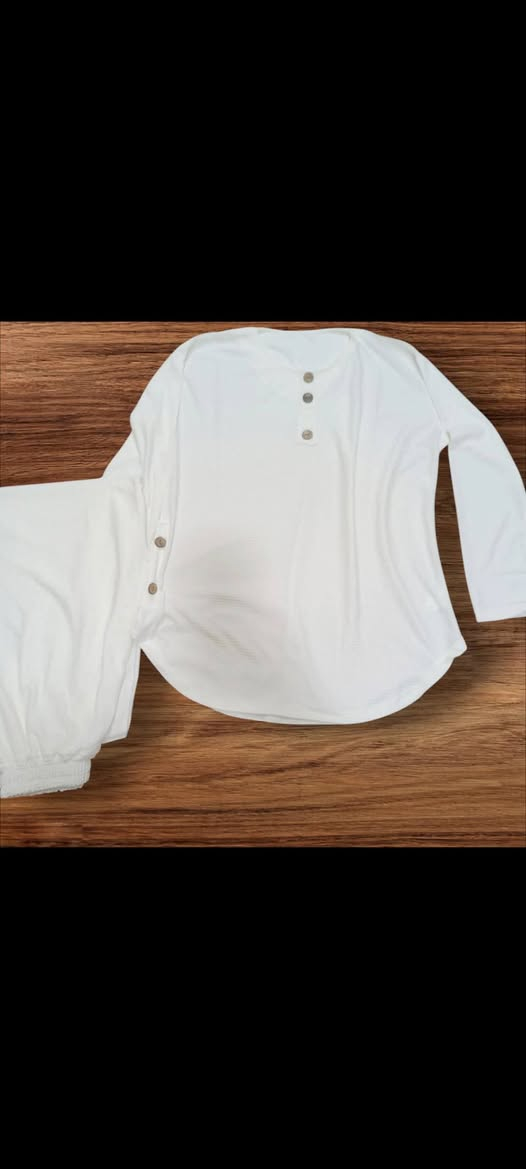 سوت نسائي موجود فقط الابيض
سعر 7 الف 
يوجد خدمة توصيل بسماية ألف بغداد 5 ألف


**إذا كنت صاحب هذا الإعلان وتريد حذفه لأي سبب، رجاءا أرسل رسالة إلى الدعم الفني**