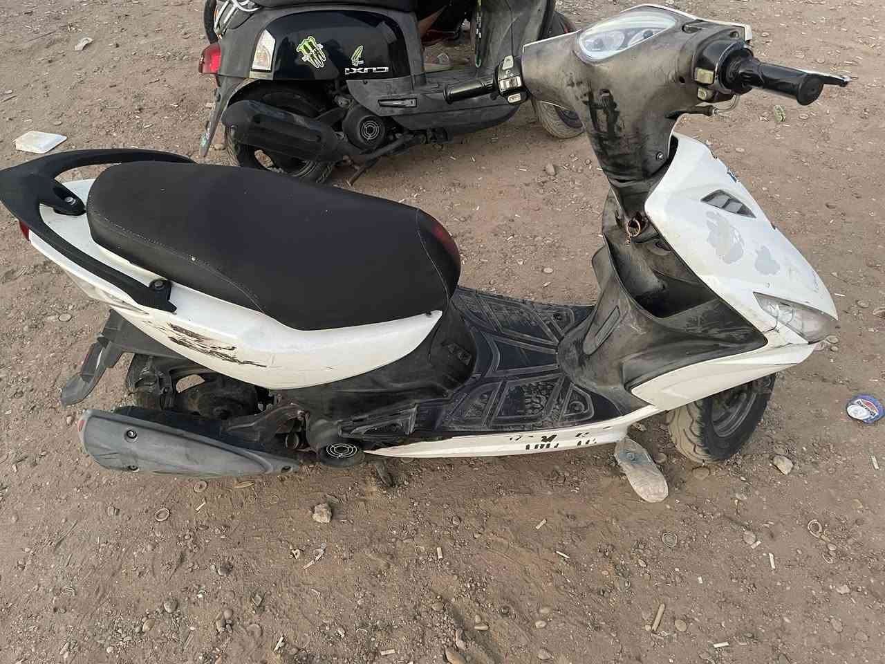 سلام عليكم 
دراجة ماكس مضلع للبيع
او مراوس بسكنس فحل
دراجة بلادية ومابيها نقص 
كهربائياتها كلها شغالة بس 
الجامة مال إشارة اليمنى مكسورة
وضربة بالكفر اليمنى 
بغداد شعلة
سعر خاص
رقم ***********
