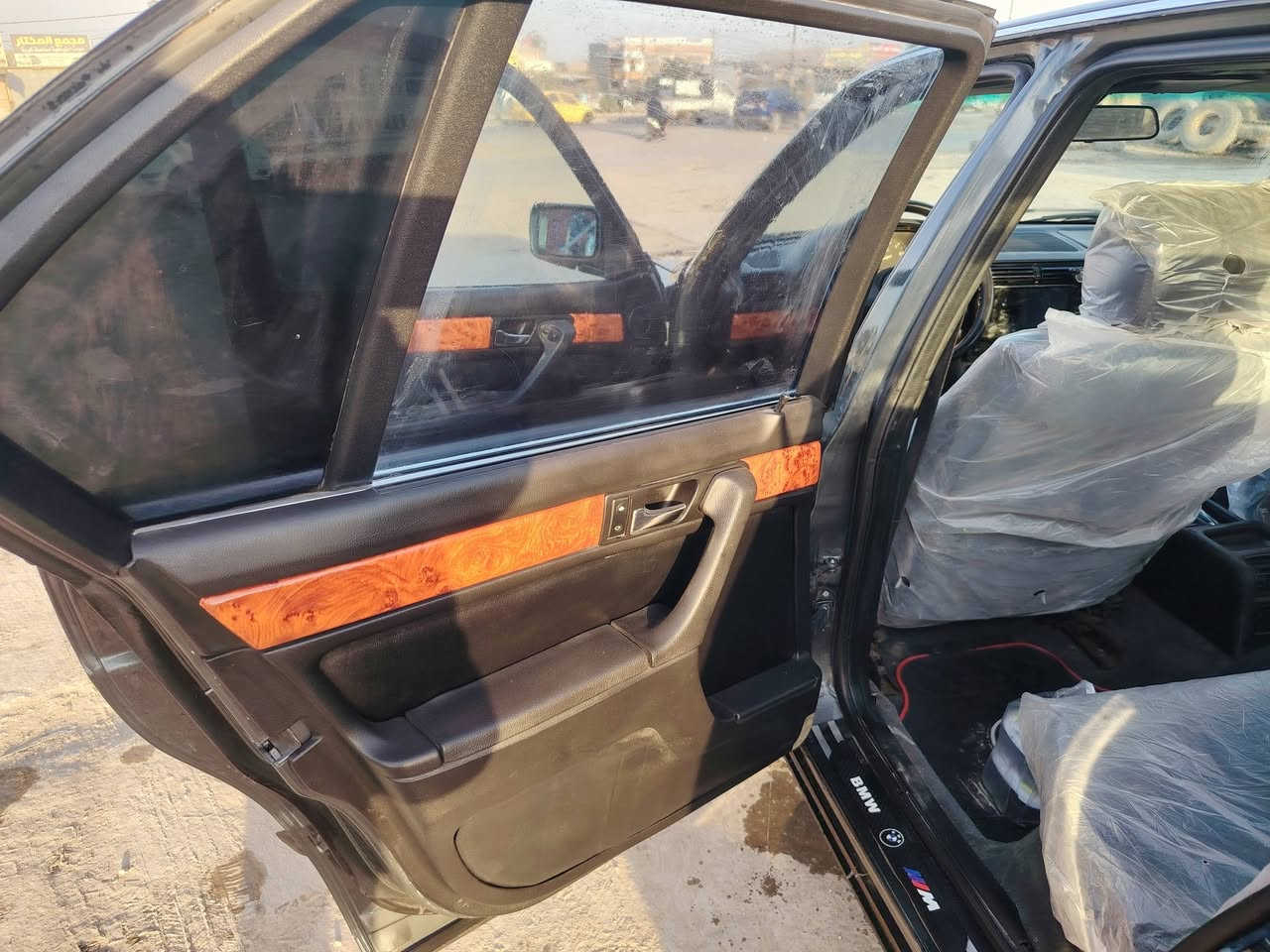 للبيع BMW رقم بابل شرط التحويل سياره كامله نضيفه كلش موديل ١٩٩٠ سعر ٦٥ وبيها مجال للشراي رقم ***********
