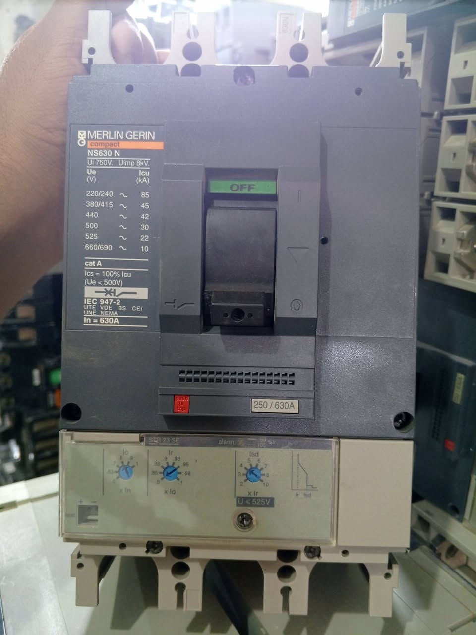 سلام عليكم ورحمه الله وبركاته 
يوجد لدينا قواطع شنايدر فرنسي نوع MG
400 امبير 630 امبير  ثلاثي ورباعي 
استفسار *********** مرتضئ عكد 
يوجد لدينا توصيل لجميع المحافظات العراق 👉👉
