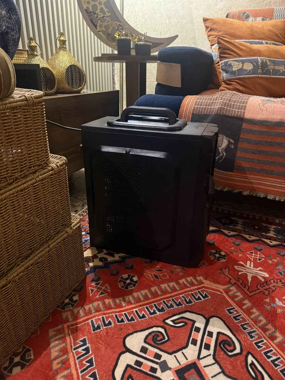 Pc مستعمل للبيع
جيل السابع 
كارت الشاشه 1660ti 
رامات16 
كوراي فايف
مع ماوس لوجتيك اصلي 
وكيبورد dragon 
بدون شاشة 
السعر 500 الف وبي مجال 🧡
للاستفسار 
***********
