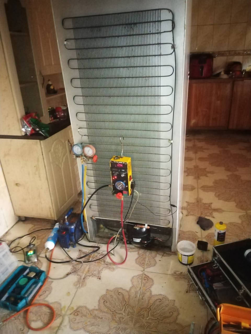 جانب من اعمالنا اليومية في صيانة الثلاجات البخاخ الانفيرتر والعادية الفريزر في بابل بظمان ثلاث سنوات صيانة موقعية داخل الحلة   هاتف *********** وتساب
