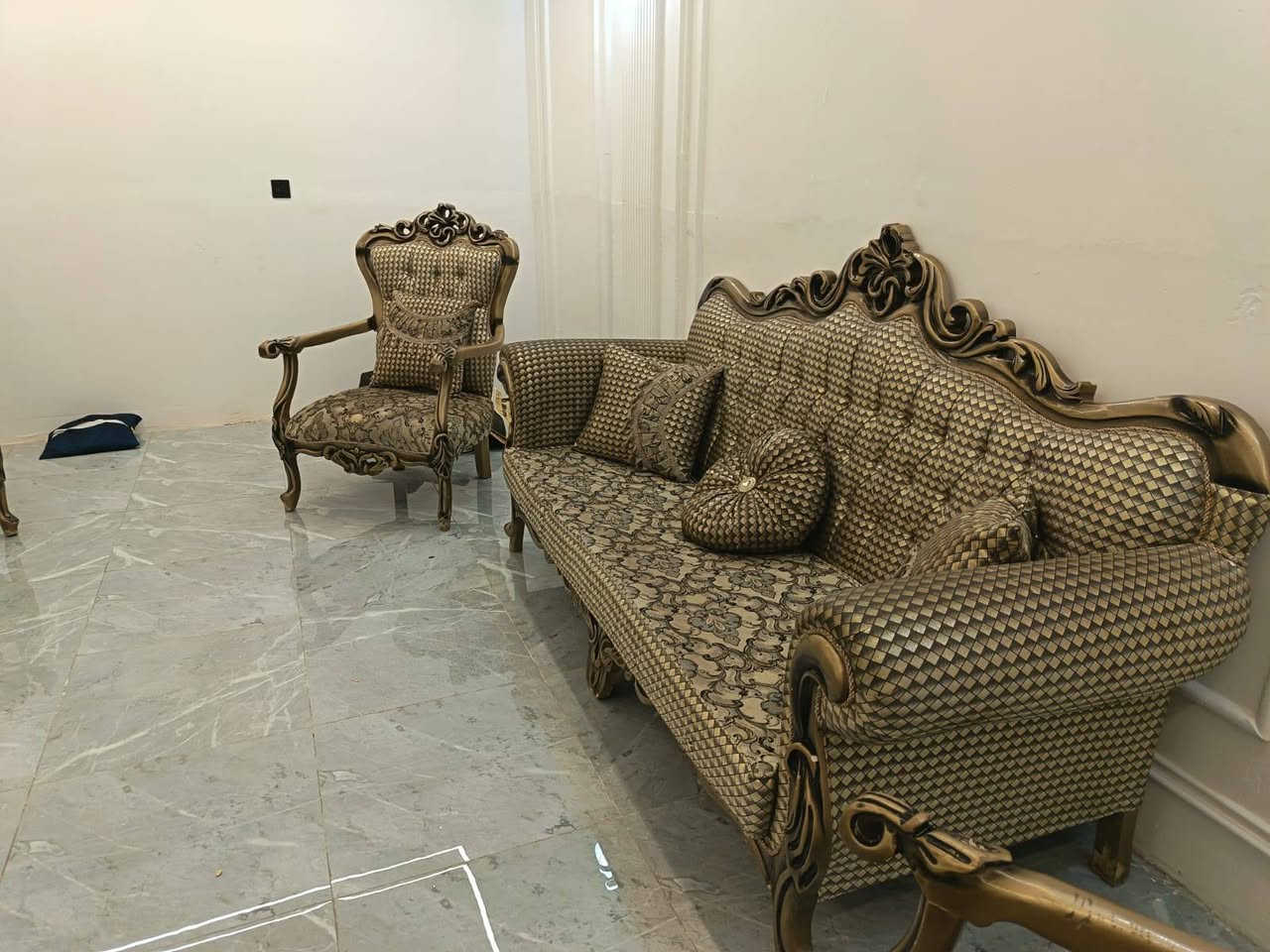 تخم ملكي تركي 10 مقاعد ستعمال قليل ماخذه ب 2400 ورايده ب 650 وبي مجال شرط تكمه تركي درجه اولى
***********
