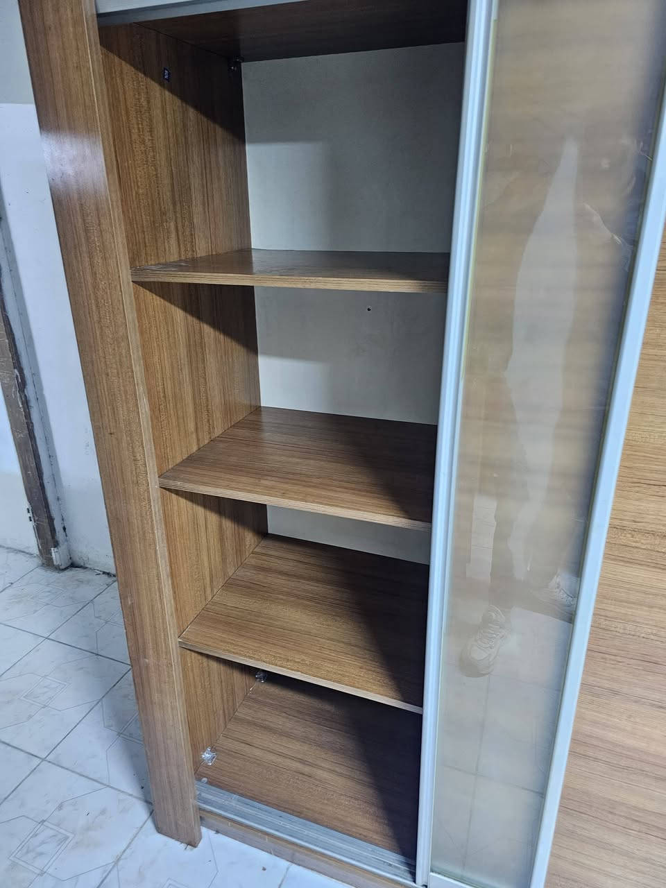 غرفة شبابية 4 قطع
ثلاجة نظيفة شرط بلادية للبيع  للاستفسار 
 ***********
***********
