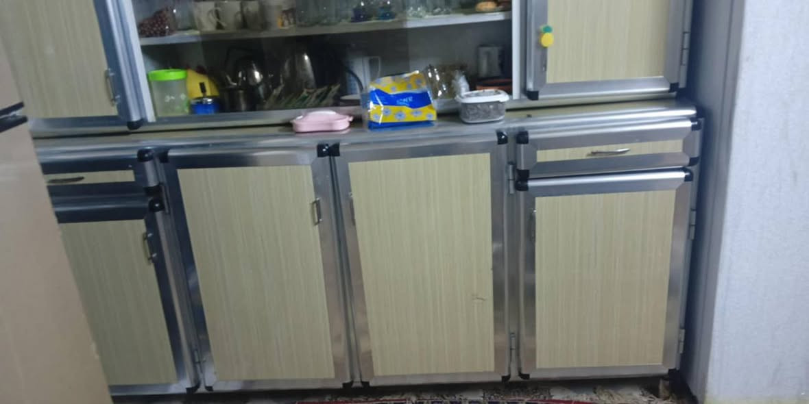 سلام عليكم بيع مستعجل كاونتر كلش نضيف سعره 150الف ثلاجه 90الف طباخ 60الف
