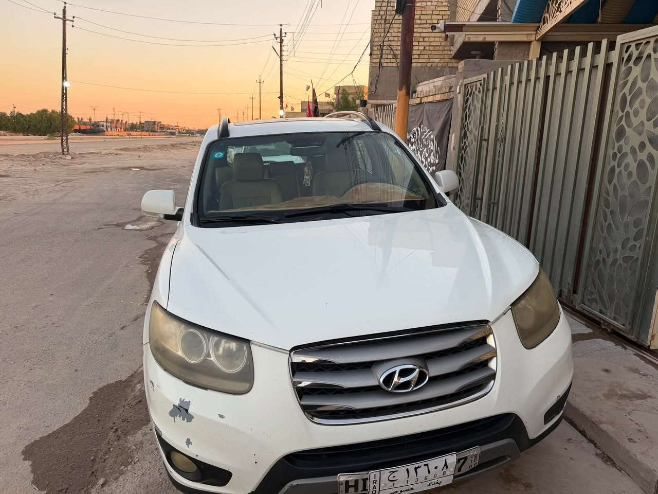 السلام عليكم سنتافيه ٢٠١٢ فول مواصفات مكينه ٦ محرك ٣٥٠٠
بيه بس طخه بلباب خفيفه السياره جديده كير محرك بحاله جيده السياره خير من الله مال بيت 
السعر 155 بيه مجال *********** السونار مرفق
