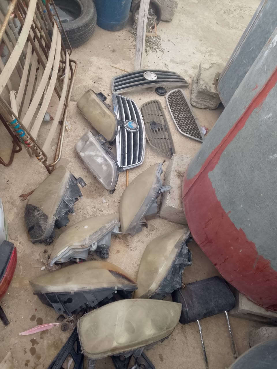 زوج بعشرين مال سيكيي  لايتات بخمصطعش غراض مال النتره بستين عطر مال طيبه واحد بخمسه مال سيكيي واحد بعشره بشارع ستين قرب قعت روز لحد لا يراسلني خاص ***********هاذ رقمي
