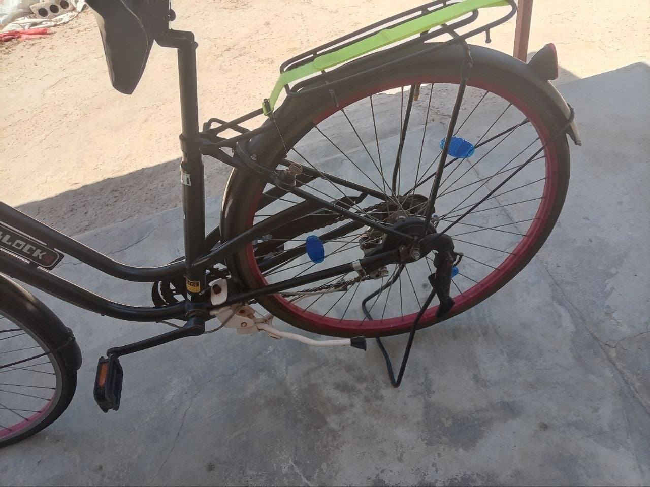 🚨 بيع سريع ومستعجل كلششش 🚨
🚲 باسكل حجم 27 بحالة ممتازة جداً ويخبل 🚲

الموديل: 2020.

اللون: أسود ملكي 🖤.

الحجم: 27.

⚙️ المواصفات:

الباسكل نظيف جداً وجاهز ومابيه أي نقص.

كشن قلاب رياضي مريح.

7 مكاين (Gears).

ويل أمامي حساس.

📍 المكان: النجف الأشرف - ناحية العباسية.
💵 السعر: 70 ألف (وبي مجال للشراي الصدك، رجاءً مو بس يعامل 

ملاحظة: البيع مستعجل جداً، التواصل للجادين والشراية الصدك على الواتساب فقط.


**إذا كنت صاحب هذا الإعلان وتريد حذفه لأي سبب، رجاءا أرسل رسالة إلى الدعم الفني**
