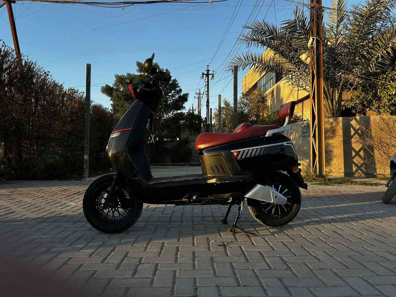 سلام عليكم دراجه شحن رانج روڤر شركة الجوهرة البحرية الدراجه كُلش نضيفه والدراجه مال بيت مامتعوبه 6بطاريات مسطرة مو العاديه اكرر مسطرة الدراجه مكفوله من كلشي بس بيه نقوصات بسيطه الدراجه ب750 وبيه مجال لوما مستعجل على بيعته مااعرضها بهيج سعر اني ماخذها بمليون 450 والوصل يمكم بالصور  مكاني بغداد الغزالية شارع البدالة *********** الشراي يتصل عليه وبيه خير ويدلل
