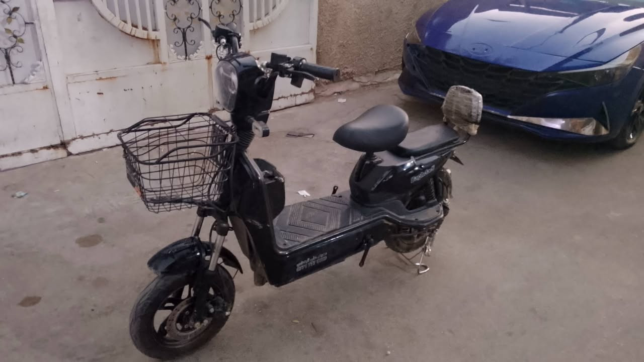 سلام عليكم دراجه شحن خير من الله بطاريات نضيفات وملف نضيف سعره 250 نهايته 240 عنوان بغداد مدينه الصدر شارع صيانه *********** مراسله واتساب واني خادم
