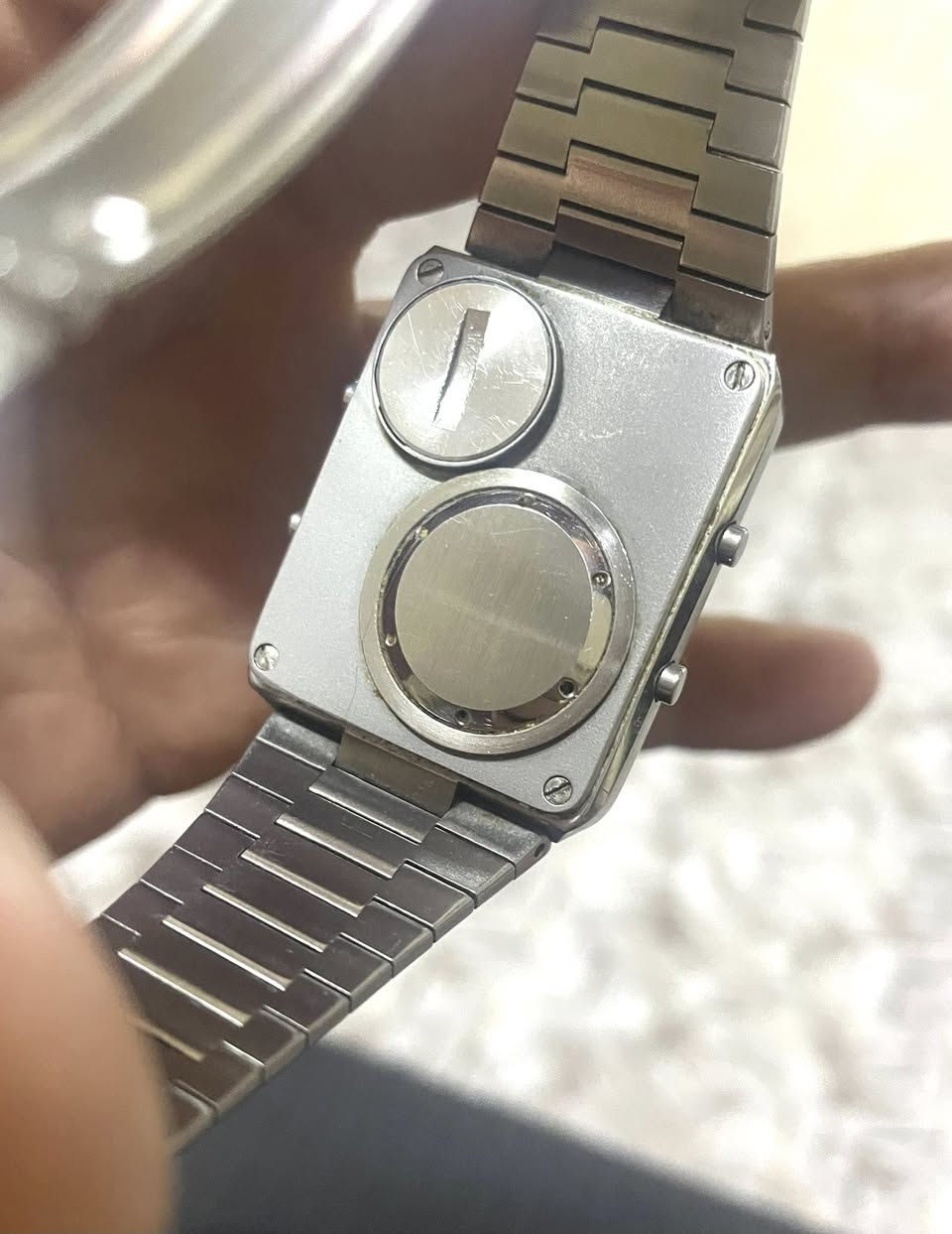 ساعة تيسوت (F1) بطاريه سويسري دبل تايم  من النوادر فنتج قديم القطر 36-40 ملم خصصت لسباق السيارات الفورملا (1) تحوي على اضاءه داخليه ومنبه وساعة إيقاف وتوقيت عالمي بلادية بالكامل ووقت مضبوط جداً 
الهيكل من الفولاذ المقاوم للصدأ 
السعر 175 ألف للمهتم خاص *********** المكان كركوك يوجد توصيل
