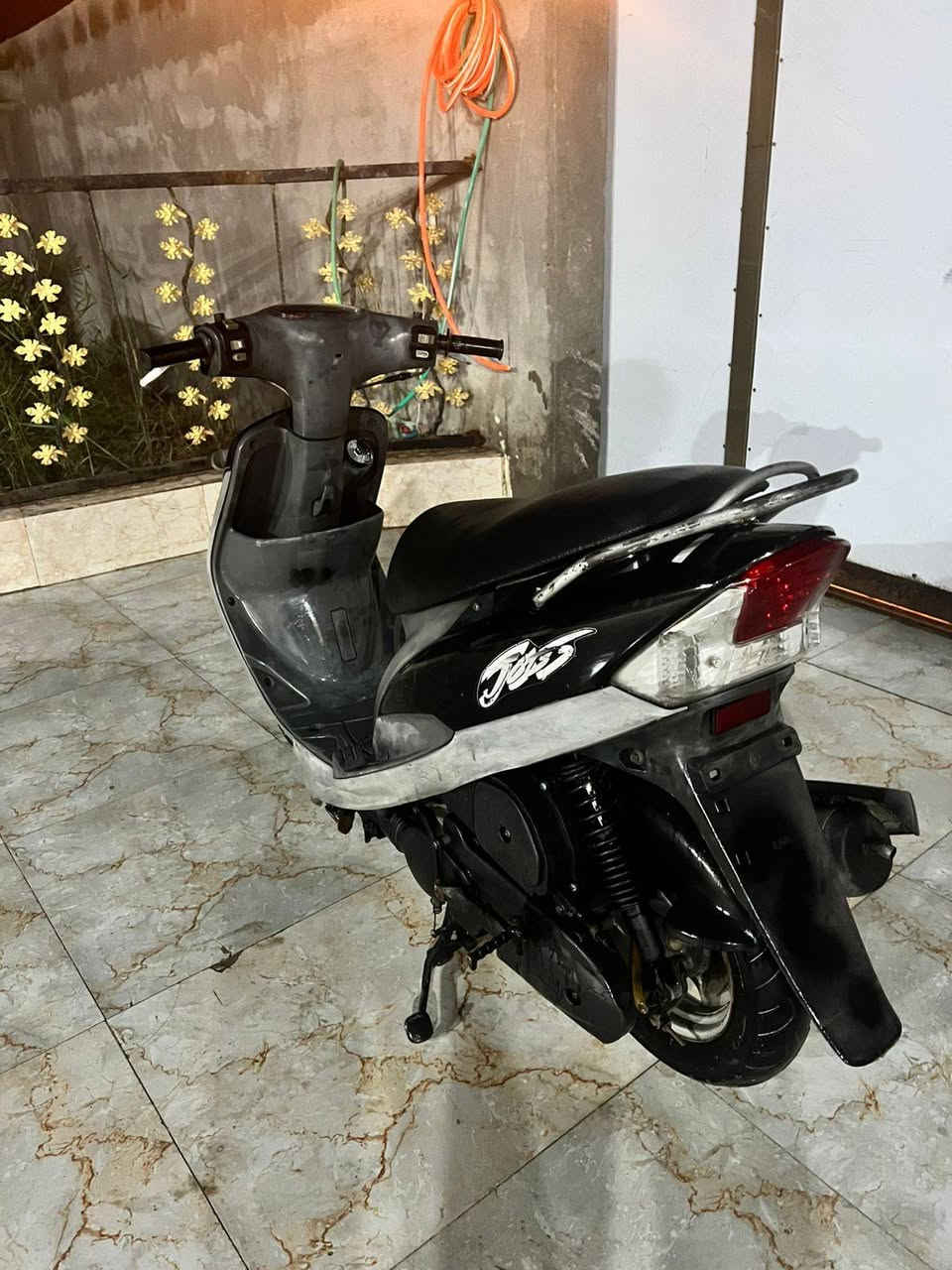 السلام عليكم اخوان دراجه ماكس قجمه للبيع صارلها اسبوعين من طالعه من الرمبه  ما متعوبه كفاله عامه السعر 800 وبيها مجال  الرقم ***********
