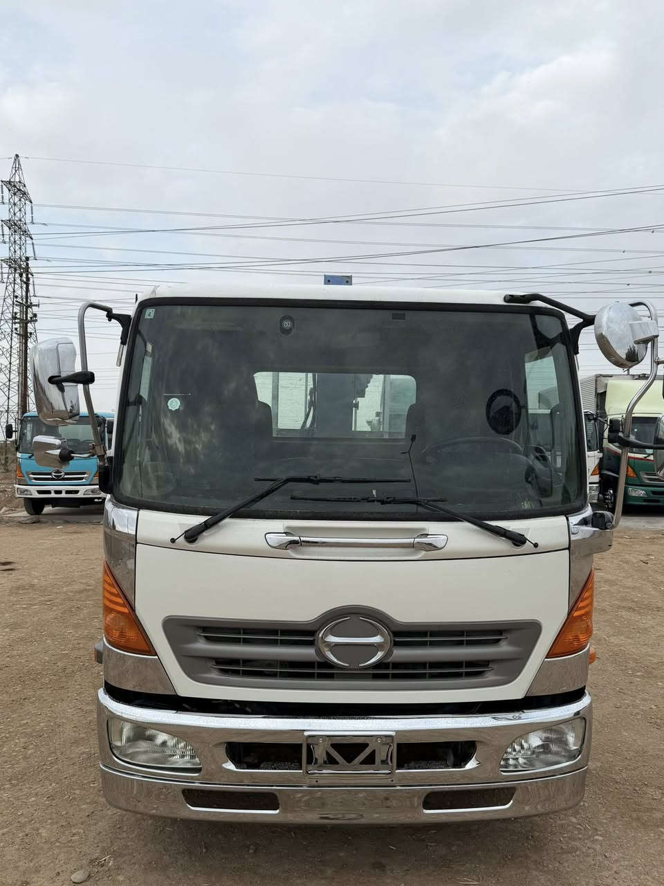 سلام عليكم للبيع هينو كرين
موديل 2023 رقم بغداد 6 وربع 3سلايت مخالف

سياره جديده و مكفوله كفاله عامه

العنوان واسط الصويره

*********** 

***********
