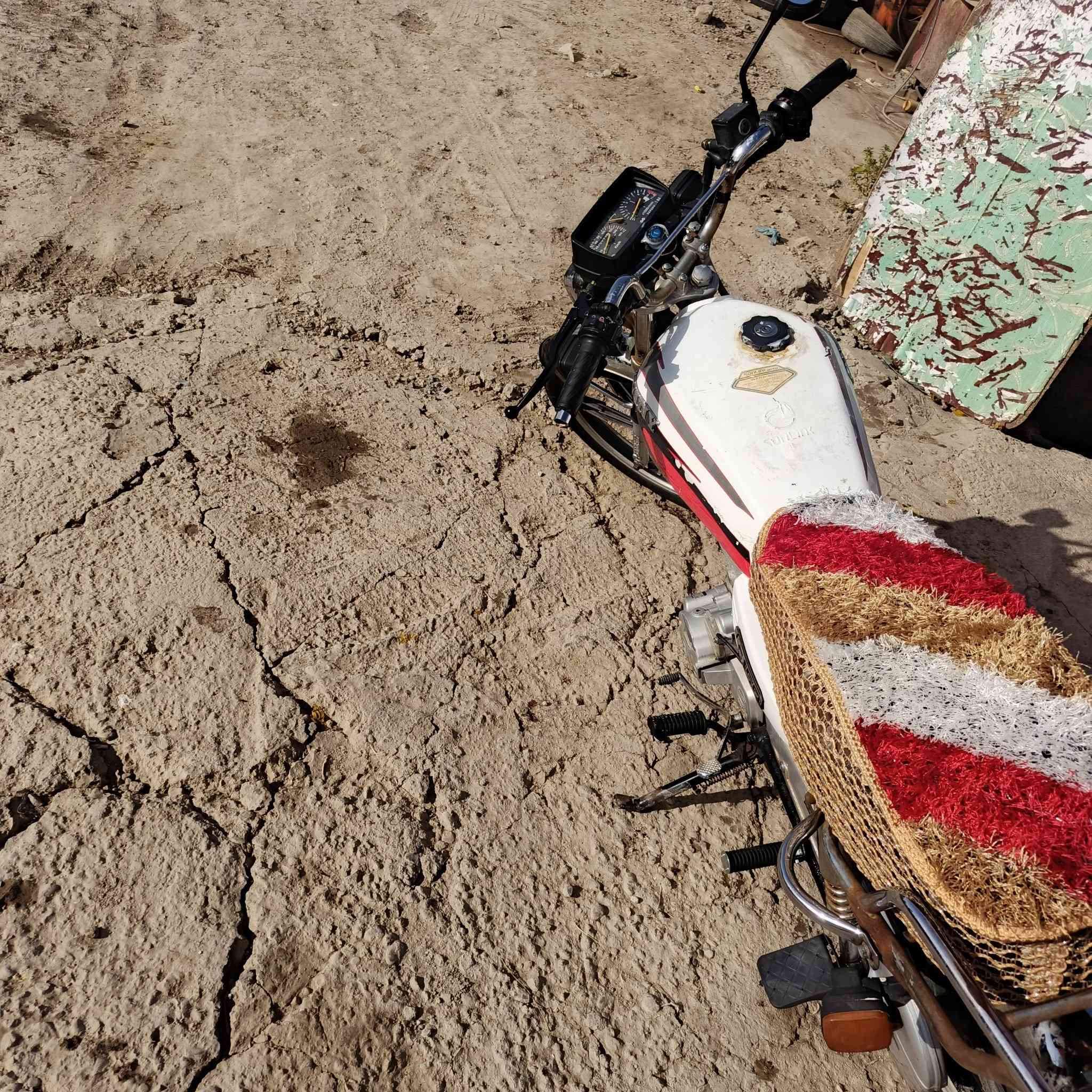 سلام عليكم سفانه ٢٠٢١للبيع محرك مامفتوح دراجة جاهزه من كلشي شغل وتطلع اوراق اصولي بابل الحمزه الغربي *********** السعر ٣٥٠وبيها مجال
