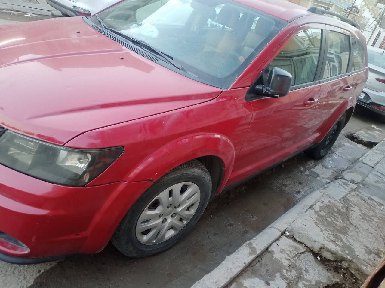 السلام عليكم دوج جورني للبيع المواصفات موديل 2019 اربعه سلندر تبريد قطعه وحده سياره بلاديه لا صبغ ولا تعديل بس دعاميه اماميه وهنا صار حادث بيه موجود للصوره بلباب ودوسه وما مصلحه للاستفسار *********** السعر 150 رقم بغداد
