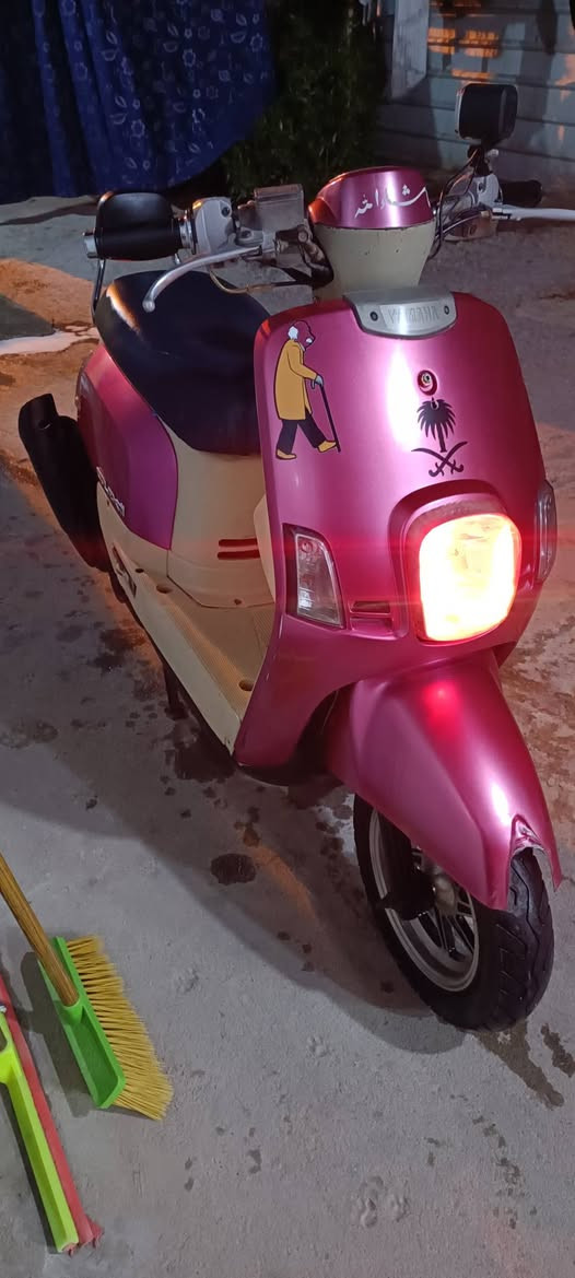 السلام عليكم دراجه ماكس بوليسي للبيع دراجه حلوه ونضيفه كهربائيات كله شغاله الدراجه كابريته مو نوزل نضيفه كلش السعر 950وبيه مجال بسيط كلش وقبل لا تجي جيب وياك ابو خبره ويعرف بيهن لان ساعه مااطي ضمان ***********
