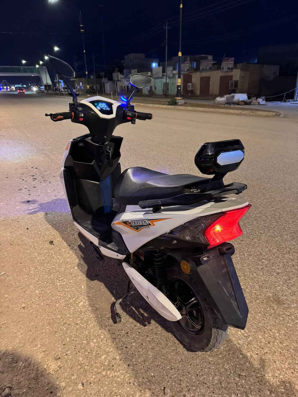 سلام عليكم دراجه شحن للبيع 
6 باتري الدراجة بعدها جديدة ماناقصها شي مكاني القائم وصلت 650 
رقمي ***********
