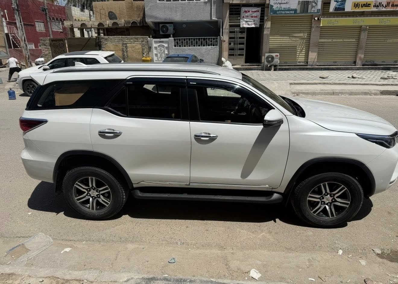 فورجنر 2023 ابيض للبيع 
رقم بغداد
4 سلندر 2700
ماشية 37 الف وقابل للزيادة 
تحكم ستيرن 
شفتات ستيرن 
فور ويل 
ثلاث قطع تبريد 
دفلوك 
ثلاجة نظام اقتصادي 
مانع انزلاق
7 راكب 
شاشة لمس 
كاربلي 
مري شفط وكهرباء 
كامرة خلفية 
حساسات امامي وخلفي 
مكفولة من الحادث والصبغ والبارد 
السعر المطلوب 33500 الف دولار 
رجاءا الي ميهجبة السعر ليعلق 
للبيع او مراوس ب فورجنر 6 سلندر 
مكان السيارة بغداد / البنوك
للاتصال *********** غير متواجد على الفيس
