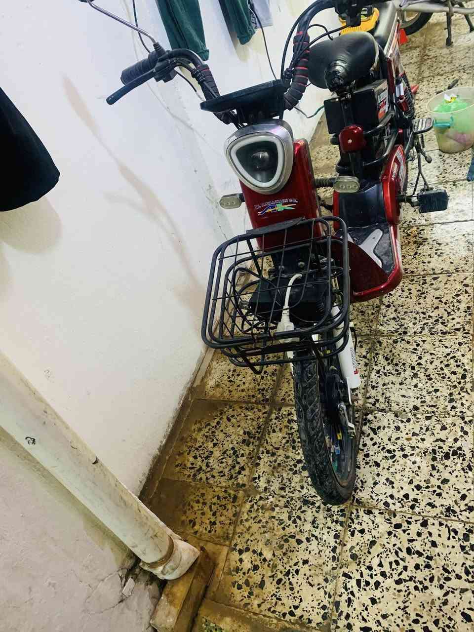 سلام عليكم دراجه شحن نضيفه نضافه واضحه كدامك اي نقص مابي بطاريات 10ونص عل فحص تعال وشوف سعر 250 رقم (***********) مكان الفلوجه حي شرطه
