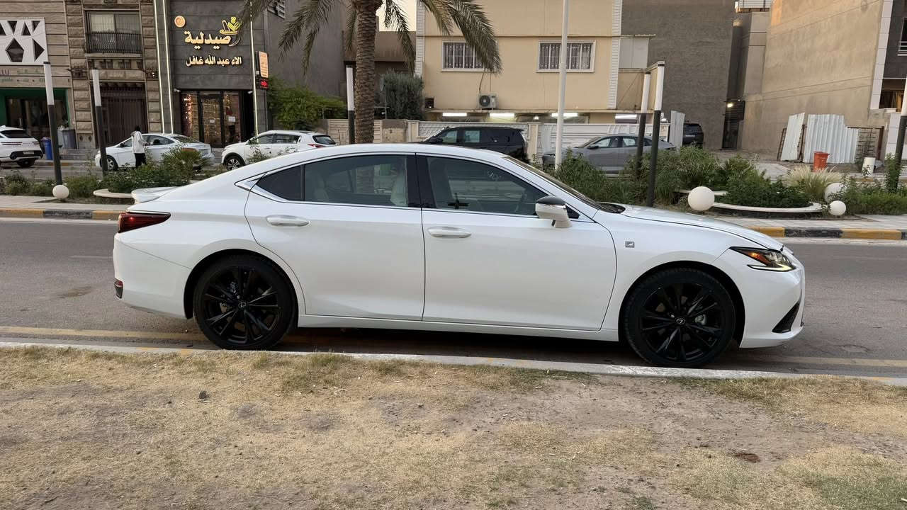 ‎السلام عليكم
‎لكزز  ES300h  2023
فئة F SPORT مميزة وارد أمريكي
رقم بغداد مميز 
‏‎اللون : أبيض 
‎عداد المسافة : ٢٤ الف ميل 
‎ السيارة مكفولة من اي نواقص كلة بشرط✅
السيارة بدون قطرة صبغ  فقط بارد بسيط  ✅
السيارة بدون ايرباك ✅ 
‎المواصفات : 
‎فـول فـول مـواصـفـات 1/1
‎‏‎فتحة سقف سلايت 
‎‏‎ابواب بصمة
‎‏‎بصمة تشغيل 
‎تشغيل عن بعد 
  ‎‏‎شاشة دشبول ديجيتال 12.3 انج
‎شحن وايرليس
‎كير شفت ستيرن
‎هاند بريك بصمة
‎اوتو هولد    : Auto Hold
‎‏‎اوتو ستارت : Auto Start
‎‏‎اوتو ستوب  : Auto Stop‎
‎‏‎رادار امامي (تحديد مسار)
‎‏‎رادار جانبي  (نقاط عمياء)
‎‏‎رادار خلفي (التحذير من الاصطدام)
‎‏‎حساسات امامي 
‎‏‎حساسات خلفي 
‎نظام : Eco
‎نظام : Normal 
‎نظام : Sport
 ‎كشنات جلد ابيض
‎‏‎كشنات كهربائي
‎‏‎كشنات خزن ميموري 
تبريد ‎‏‎كشنات 
 تدفئة ‎‏‎كشنات 
‎تحكم ستيرن 
تدفئة ‎‏‎ستيرن 
‎‏‎تبريد لمس  منفصل 
‎مري شفط‏‎
‎صندوق كهربائي 
‎‏‎لايتات ليد عدسة ذكية عند الاستدارة
‎‏‎بكلايتات LED 
‎‏‎ويل كروم
‎وبعد هواية مواصفات 
مكان السيارة : بغداد 
‎‏‎‏‎للاستفسار اكثر الإتصال 
***********
