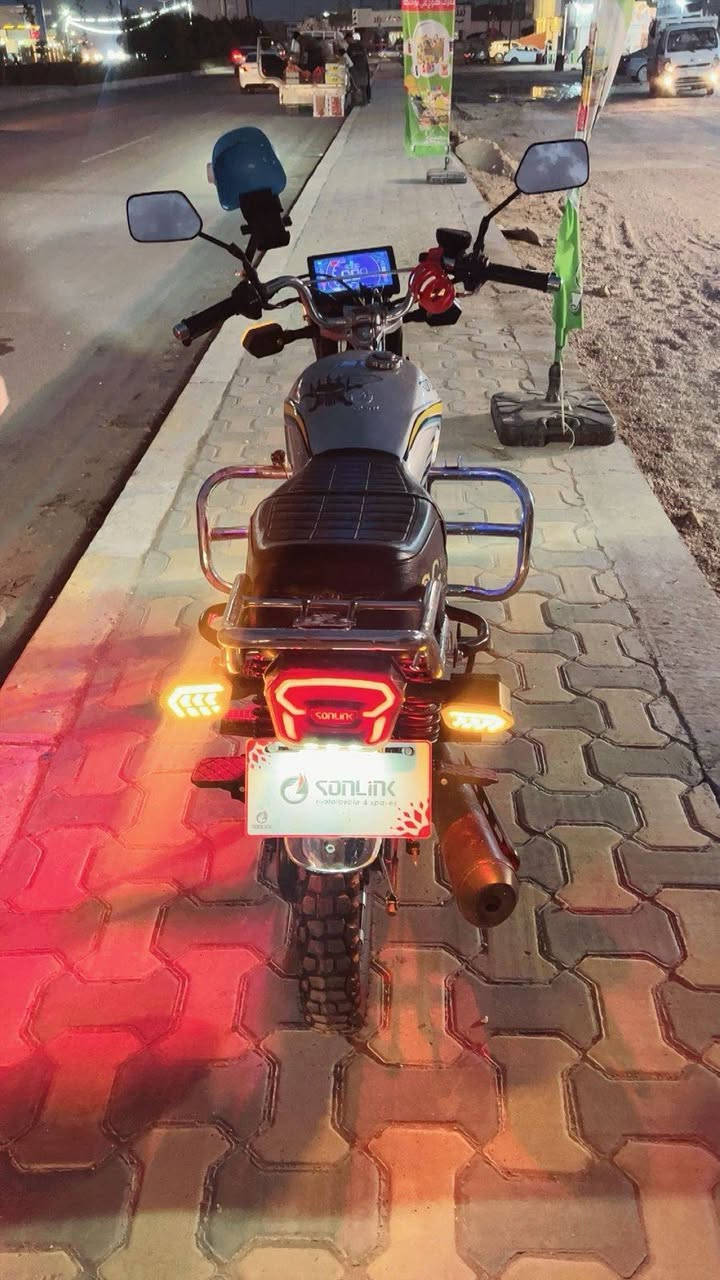 السلام عليكم الدراجه للبيع سعر 900 و بيه مجال للشراي الدراجه سولنك موديل 25 المكينه 200cc الدراجه شبه زيرو و الملحقات الي بصور وياها مثل درع المكينه و ستاند الجهاز اورق ما بيه *********** رقم مكاني فلوجه حي شهداء
